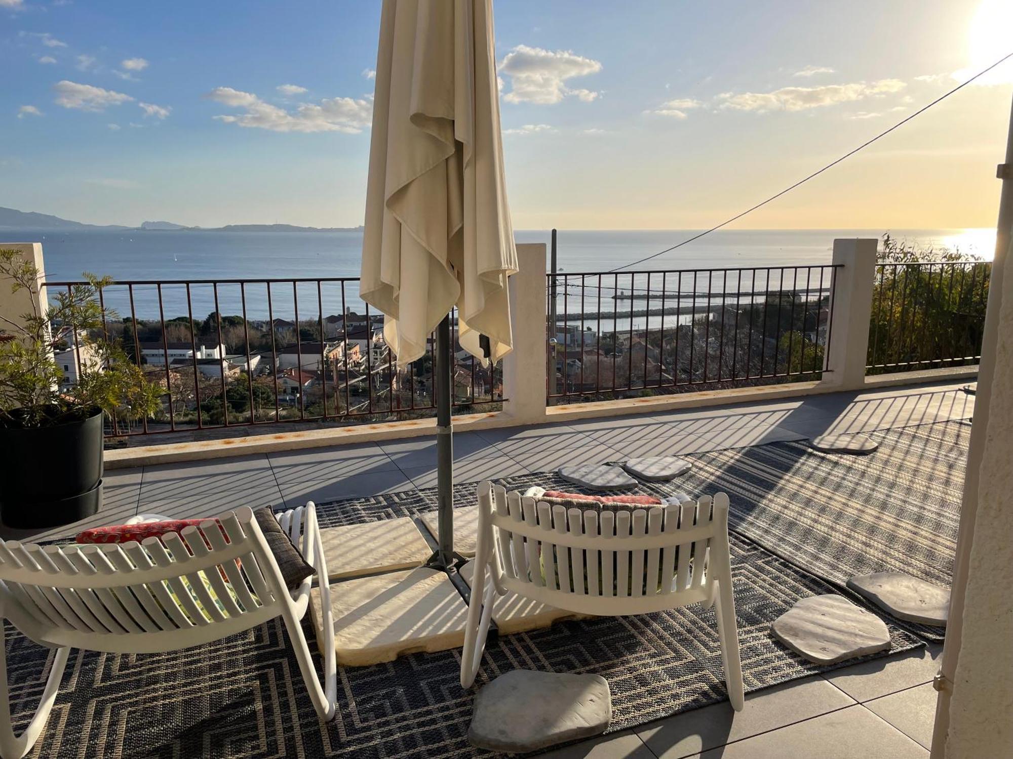 Superbe Terrasse Avec Vue Panoramique Sur La Mer Marseille Exterior photo