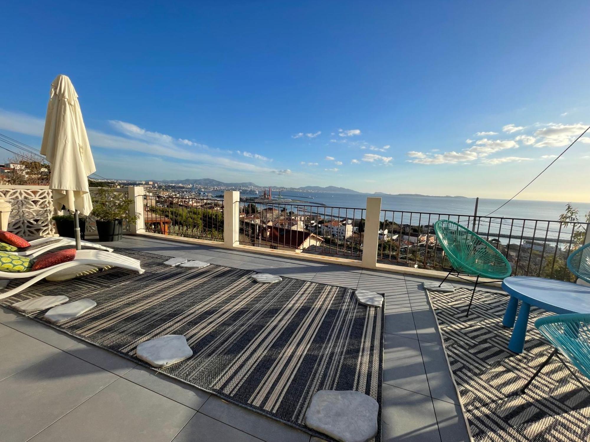 Superbe Terrasse Avec Vue Panoramique Sur La Mer Marseille Exterior photo