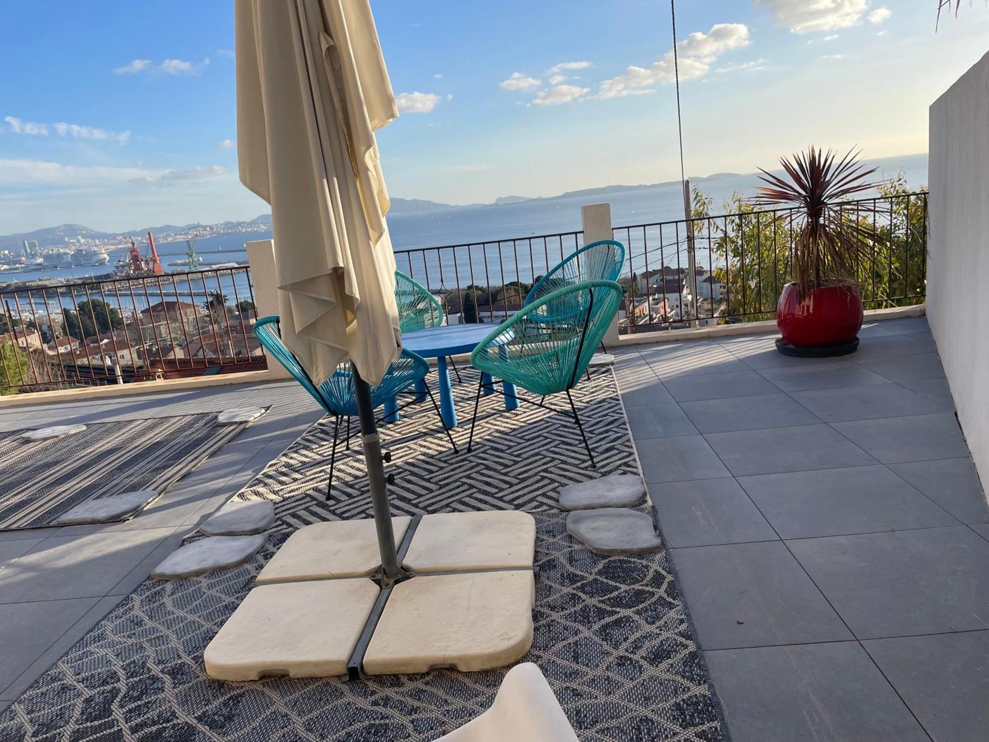 Superbe Terrasse Avec Vue Panoramique Sur La Mer Marseille Exterior photo