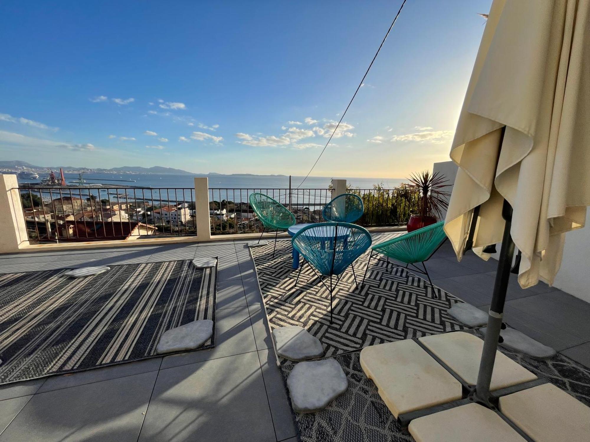 Superbe Terrasse Avec Vue Panoramique Sur La Mer Marseille Exterior photo