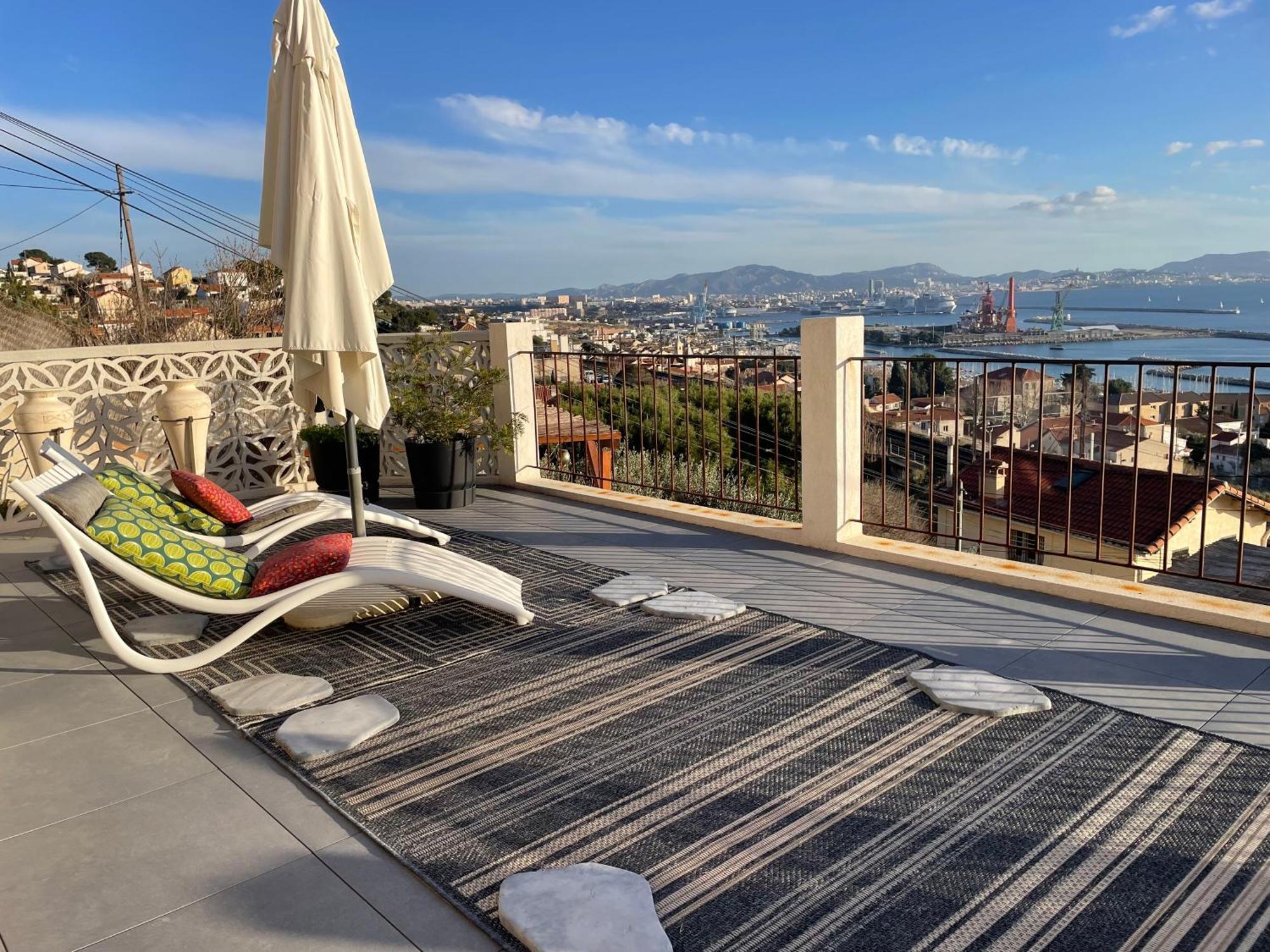 Superbe Terrasse Avec Vue Panoramique Sur La Mer Marseille Exterior photo