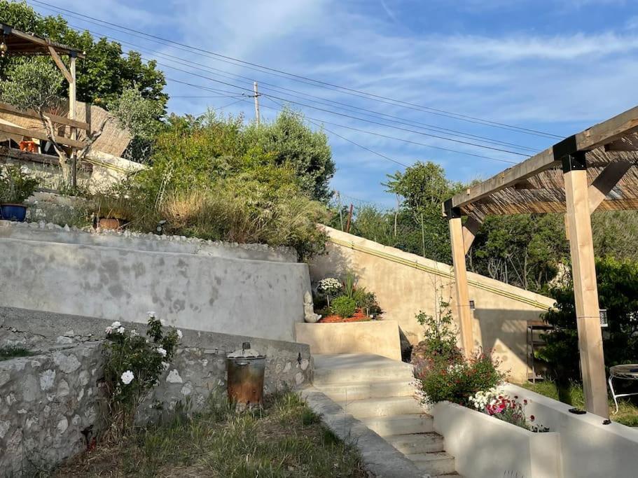 Superbe Terrasse Avec Vue Panoramique Sur La Mer Marseille Exterior photo